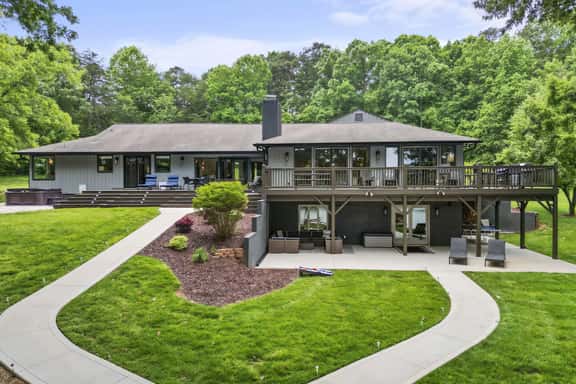 Luxury On Woodstream - Image 1